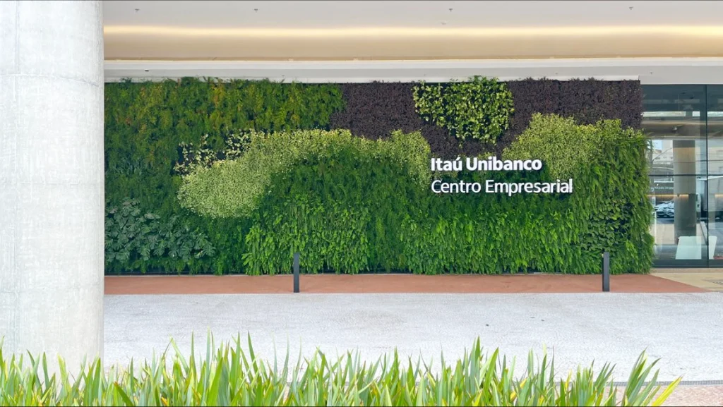 Jardim Vertical Natural_Itau Unibanco