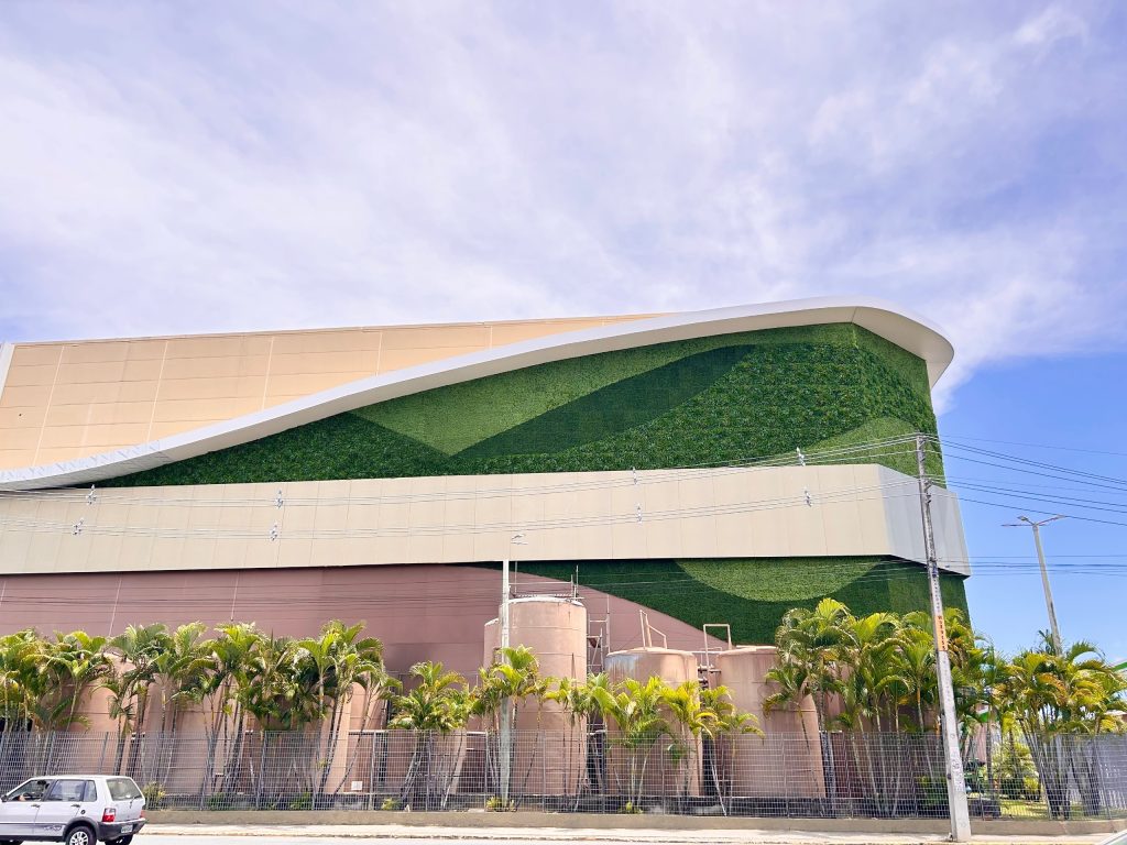 Jardim Vertical Externo — Como Implementar Soluções Verdes